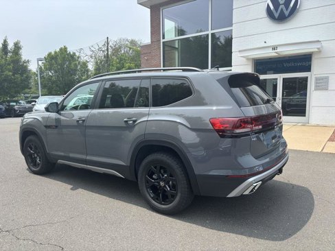 New 2025 Volkswagen Atlas Peak Edition SE image 3