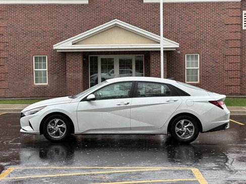 Used 2021 Hyundai Elantra SE image 8