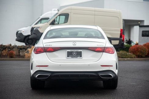 Used 2025 Mercedes-Benz E 350 4MATIC Sedan image 4