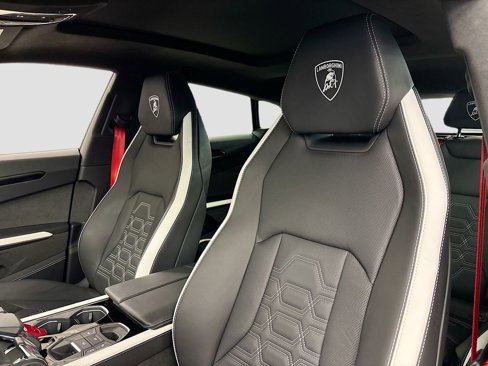 Used 2025 Lamborghini Urus SE image 29