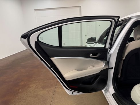 Used 2025 Genesis G70 2.5T image 47