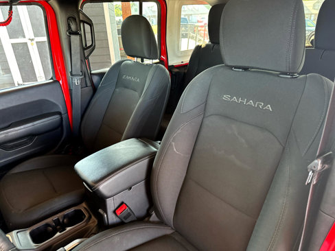 Used 2018 Jeep Wrangler Unlimited Sahara w/ Dual Top Group image 31