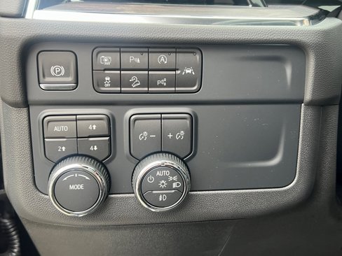 New 2025 Chevrolet Suburban Z71 w/ Comfort Package image 4