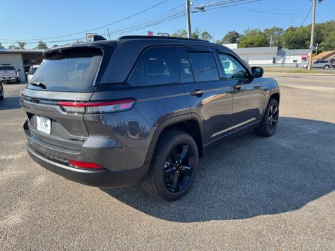 Used 2025 Jeep Grand Cherokee Limited w/ Luxury Tech Group II image 6