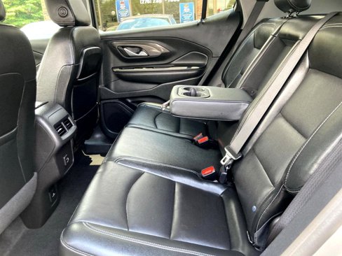 Used 2023 GMC Terrain SLT image 16