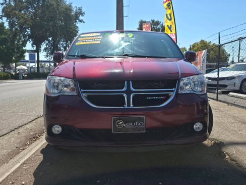 Used 2017 Dodge Grand Caravan SXT image 2