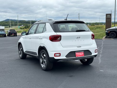Certified 2025 Hyundai Venue Limited image 5