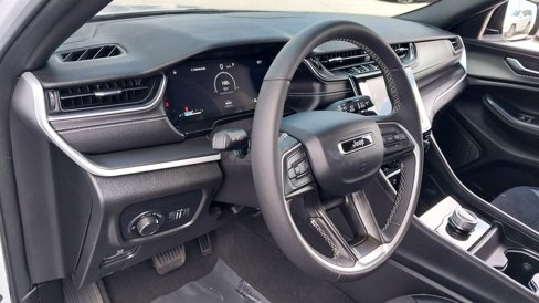 Used 2024 Jeep Grand Cherokee L Altitude image 17