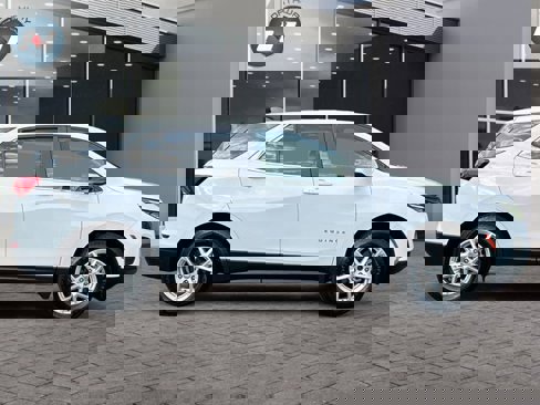 Used 2023 Chevrolet Equinox LT w/ Driver Convenience Package image 6