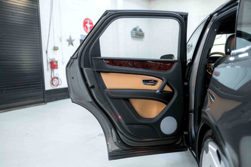 Used 2018 Bentley Bentayga image 63