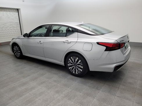 Used 2024 Nissan Altima 2.5 SV image 3