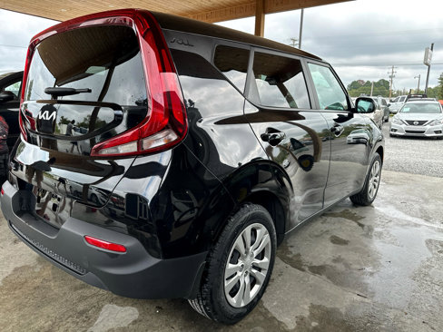 Used 2022 Kia Soul LX image 11