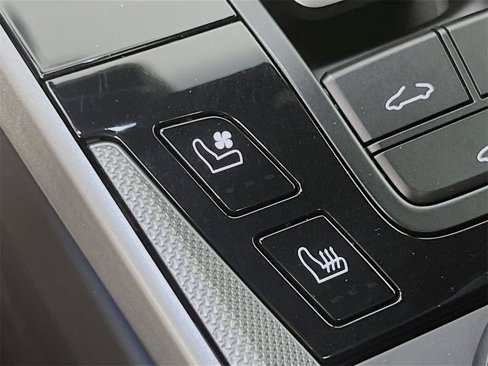 Certified 2025 Porsche 911 Carrera image 23