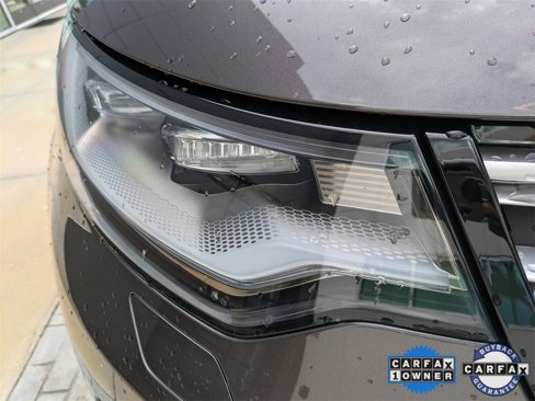 Certified 2024 Land Rover Discovery Metropolitan Edition image 9