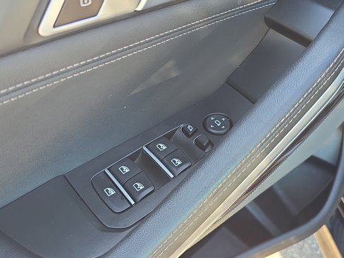 Used 2024 BMW X6 xDrive40i w/ Premium Package image 19