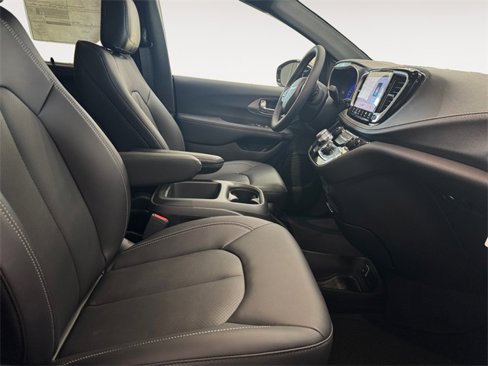 New 2026 Chrysler Pacifica Select image 21