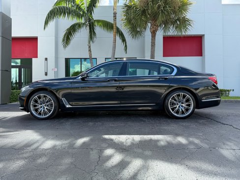 Used 2019 BMW 750i w/ Executive Package image 9
