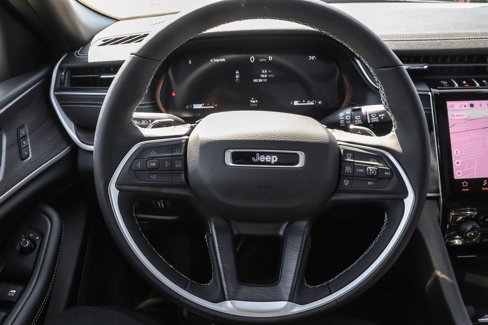 New 2025 Jeep Grand Cherokee Limited image 30