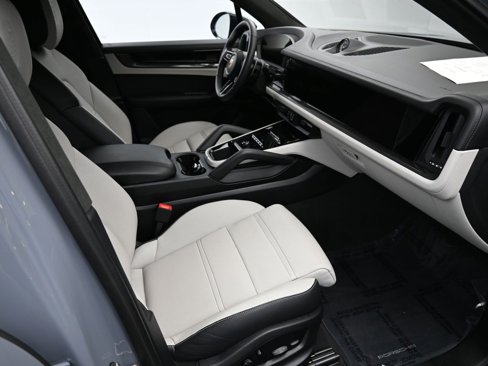 Certified 2025 Porsche Cayenne GTS image 11