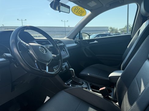 Used 2019 Volkswagen Tiguan SE image 3