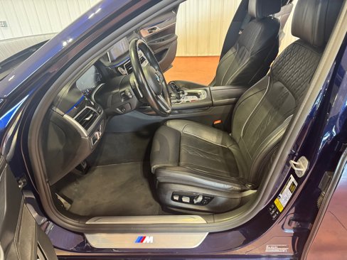 Used 2021 BMW 750i xDrive w/ Executive Package image 18