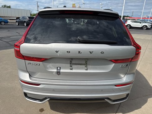 Certified 2025 Volvo XC60 B5 Plus image 3