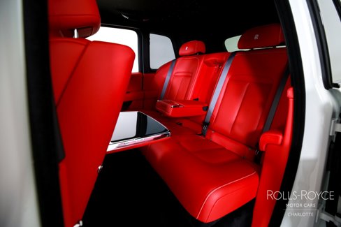 New 2025 Rolls-Royce Cullinan Black Badge image 18