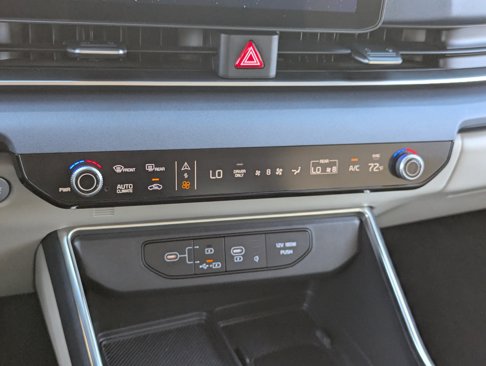 Certified 2025 Kia Carnival EX image 26