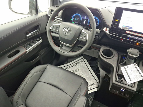 Used 2025 Toyota Sienna XSE image 15