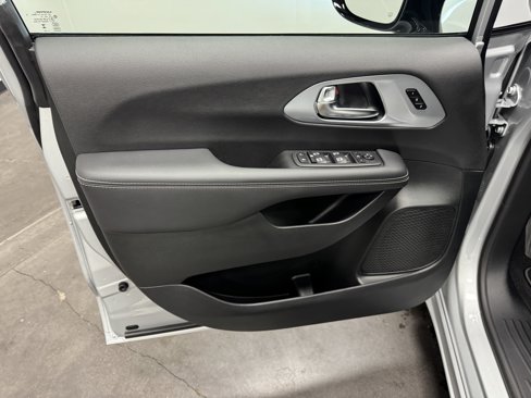 New 2026 Chrysler Pacifica Limited image 15