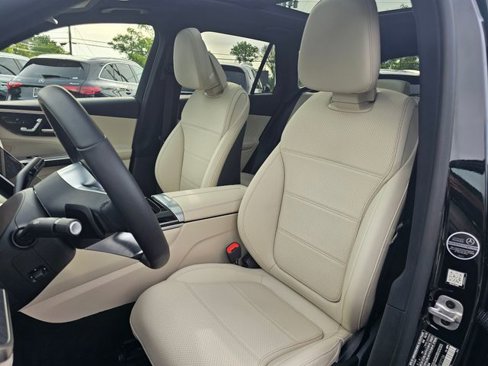 Certified 2025 Mercedes-Benz GLC 300 4MATIC image 17