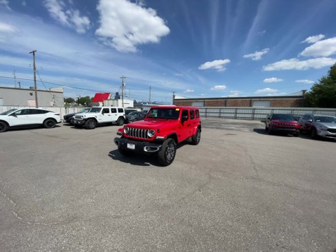 Used 2025 Jeep Wrangler Sahara image 16