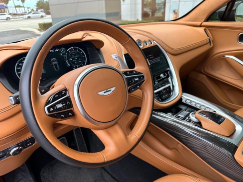 Used 2021 Aston Martin DBX image 11