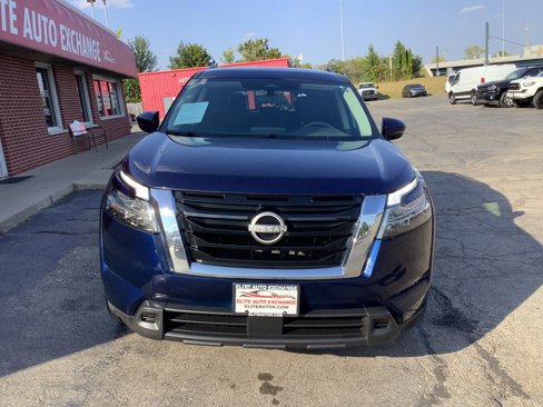Used 2022 Nissan Pathfinder SV image 2