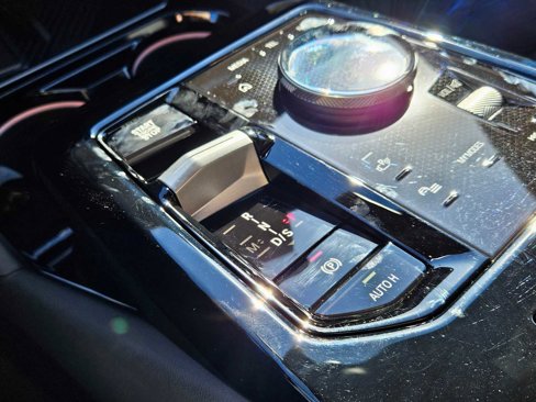 New 2026 BMW 550e xDrive w/ Premium Package image 31