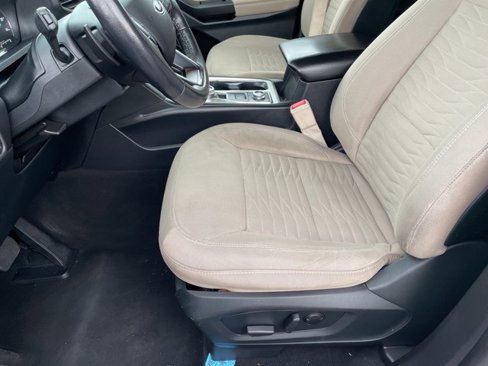 Used 2020 Ford Explorer XLT w/ Comfort Package image 18