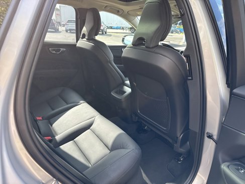 Certified 2025 Volvo XC60 B5 Plus image 38