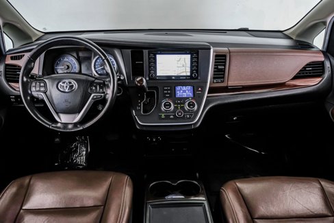 Used 2020 Toyota Sienna Limited Premium image 12