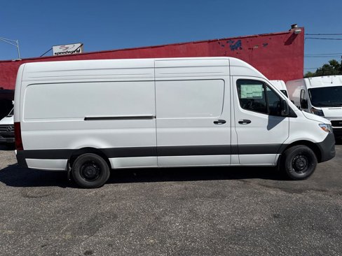 Used 2025 Mercedes-Benz Sprinter 2500 image 9