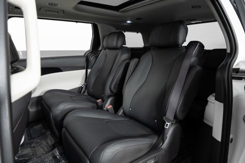 Used 2024 Kia Carnival SX Prestige image 18