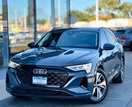 Used 2024 Audi Q8 e-tron Premium image 1