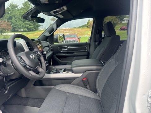 New 2026 RAM 1500 4x4 Crew Cab image 13