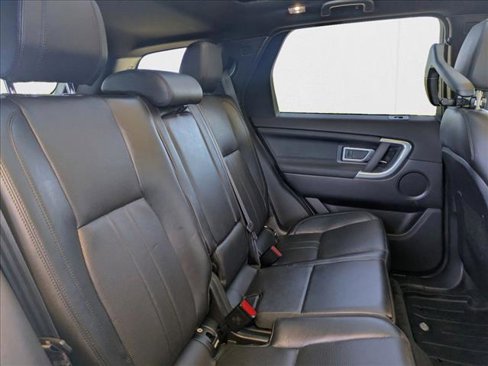 Used 2018 Land Rover Discovery Sport HSE image 19