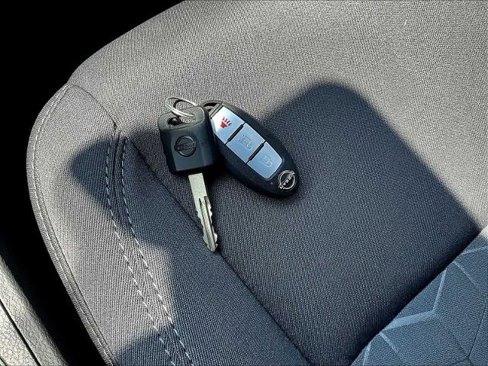 Certified 2025 Nissan Frontier SV image 29