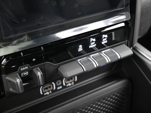 New 2025 RAM 1500 4x4 Crew Cab image 22