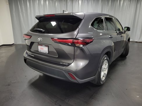 Used 2024 Toyota Highlander LE image 8