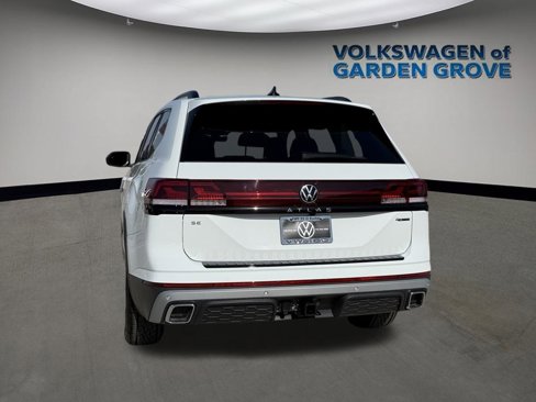 New 2025 Volkswagen Atlas Peak Edition SE image 8