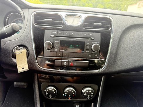 Used 2011 Chrysler 200 Touring image 40