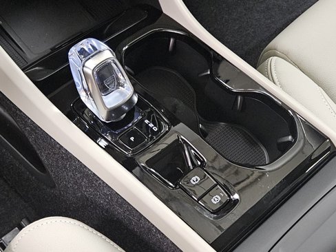 New 2026 Volvo XC40 B5 Ultra w/ Climate Package image 43