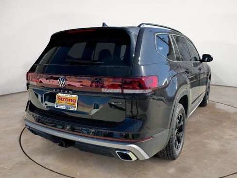 New 2025 Volkswagen Atlas Peak Edition SE image 7